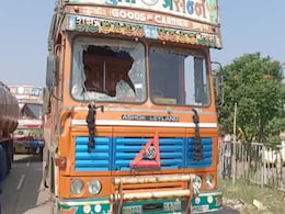 महाराष्ट्र-कर्नाटक सीमा विवाद गहराया, ट्रकों को बनाया गया निशाना.. मंत्रियों ने रद्द की यात्रा महाराष्ट्र-कर्नाटक सीमा विवाद गहराया, ट्रकों को बनाया गया निशाना.. मंत्रियों ने रद्द की यात्रा