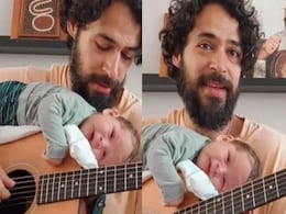गिटार की धुन पर पिता ने सुनाई अपने कलेजे के टुकड़े को लोरी, दिल जीत रहा है VIDEO गिटार की धुन पर पिता ने सुनाई अपने कलेजे के टुकड़े को लोरी, दिल जीत रहा है VIDEO