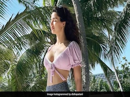 समंदर किनारे अकेले चिल करती दिखीं दिशा पाटनी, PHOTOS देख कर फैंस बोले- टाइगर अभी जिंदा है समंदर किनारे अकेले चिल करती दिखीं दिशा पाटनी, PHOTOS देख कर फैंस बोले- टाइगर अभी जिंदा है