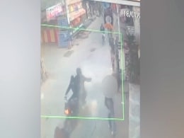 Video Shows Acid Attack On Delhi Schoolgirl, 3 Suspects Arrested Video Shows Acid Attack On Delhi Schoolgirl, 3 Suspects Arrested