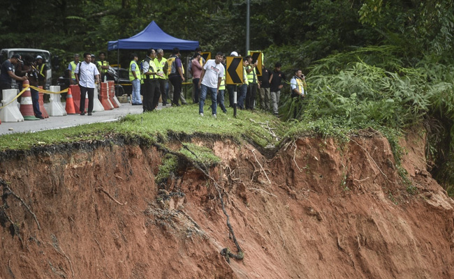 Malaysia Landslide Death Count Reaches 26 After Man Found Hugging Dog