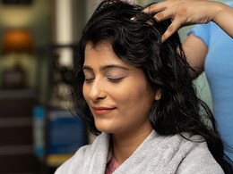 कमर के नीचे तक चाहते हैं लंबे बाल तो मेथी में मिलाकर लगा लें ये एक चीज, एक हफ्ते...