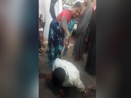 Video: Drunk Man Harasses Women For Phone Numbers, Beaten With Slippers Video: Drunk Man Harasses Women For Phone Numbers, Beaten With Slippers