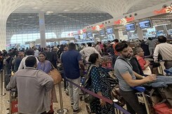 Mumbai Airport Chaos After Servers Crash, Check-Ins Hit, Long Queues Mumbai Airport Chaos After Servers Crash, Check-Ins Hit, Long Queues