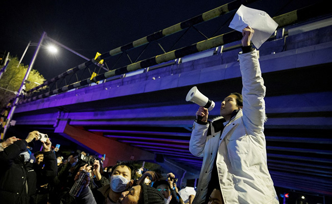 Beijing, Other Chinese Cities Remove Covid Testing Booths, Ease Travel Curbs
