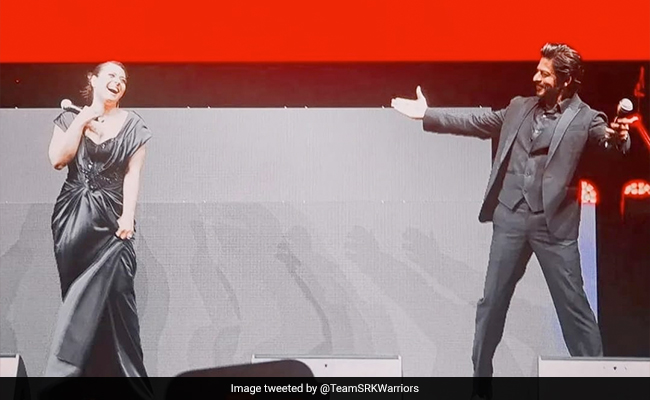 Viral: Shah Rukh Khan Recreates Iconic <i>Dilwale Dulhania Le Jayenge</i> Scene For Kajol