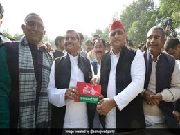 Akhilesh Yadav Presents Samajwadi Party Flag To Shivpal Yadav, Hints At Merger Akhilesh Yadav Presents Samajwadi Party Flag To Shivpal Yadav, Hints At Merger
