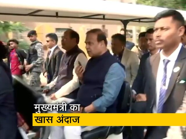 असम के CM हिमंता बिस्वा सरमा गुवाहाटी में गोल्फ कार्ट में प्रवेश करके सभी को किया प्रभावित