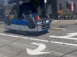 इस कार डिजाइनर को 26 तोपों की सलामी! चारों टायर आसमान की तरफ, VIDEO देख चकरा जाएगा दिमाग इस कार डिजाइनर को 26 तोपों की सलामी! चारों टायर आसमान की तरफ, VIDEO देख चकरा जाएगा दिमाग