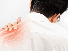 बैठे-बैठे कंधों में होने लगती है जकड़न तो करके देखें ये 4 योगासन, मिलेगा आराम और दर्द होगा बंद 