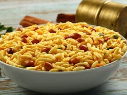 7 Healthy Street Foods You Can Enjoy Guilt-Free This Monsoon 7 Healthy Street Foods You Can Enjoy Guilt-Free This Monsoon