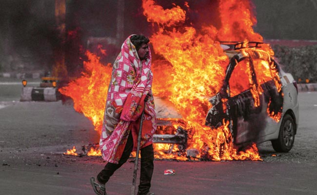 Taxi Bursts Into Flames At Delhi's ITO, 2 Fire Tenders At Spot