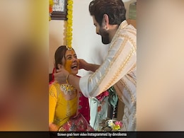 क्या शादी करने जा रही हैं 'साथ निभाना साथिया' की ‘गोपी बहू’, विशाल सिंह के साथ देवोलीना ने शेयर किया हल्दी सेरेमनी का वीडियो क्या शादी करने जा रही हैं 'साथ निभाना साथिया' की ‘गोपी बहू’, विशाल सिंह के साथ देवोलीना ने शेयर किया हल्दी सेरेमनी का वीडियो