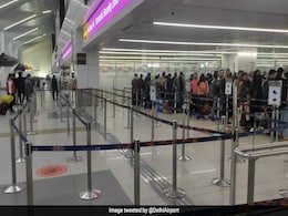 Gold Worth Over Rs 50 Lakh Seized At Delhi Airport, One Arrested Gold Worth Over Rs 50 Lakh Seized At Delhi Airport, One Arrested