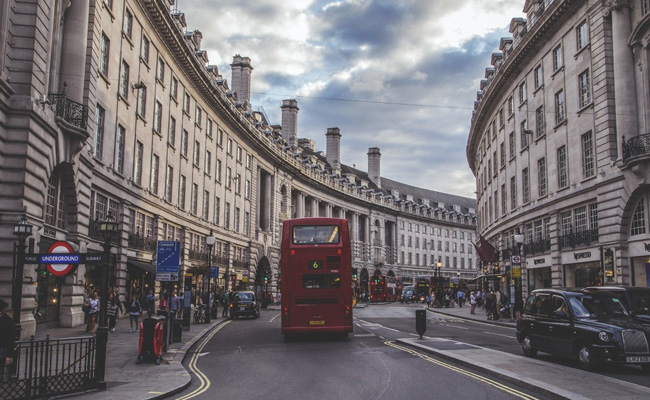 Special Paint That Splashes Back Pee Onto Public Urinators To Be Put On Walls In London