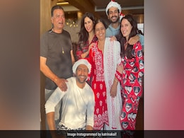 विक्की कौशल और कैटरीना कैफ ने फैमिली के साथ मनाया क्रिसमस, बहन इसाबेल, सास- ससुर और देवर के साथ शेयर की तस्वीरें विक्की कौशल और कैटरीना कैफ ने फैमिली के साथ मनाया क्रिसमस, बहन इसाबेल, सास- ससुर और देवर के साथ शेयर की तस्वीरें