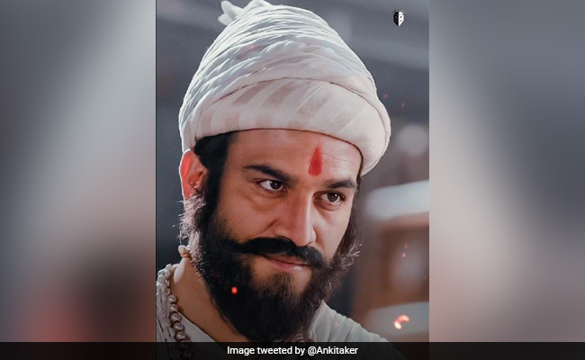 Sorry Akshay Kumar But Your Shivaji Look Is Giving The Internet Sharad Kelkar Feels