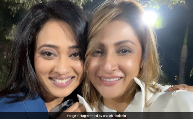 Shweta Tiwari And Urvashi Dholakia Had A Mini <i>Kasautii Zindagii Kay</i> Reunion