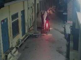 VIDEO: एमपी के मुरैना जिले में बीजेपी नेता के घर पर बाइक सवार बदमाशों ने की फायरिंग VIDEO: एमपी के मुरैना जिले में बीजेपी नेता के घर पर बाइक सवार बदमाशों ने की फायरिंग