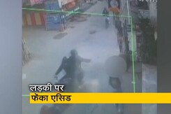 दिल्ली में 17 वर्षीय लड़की के चेहरे पर बाइक सवार युवकों ने फेंका एसिड दिल्ली में 17 वर्षीय लड़की के चेहरे पर बाइक सवार युवकों ने फेंका एसिड