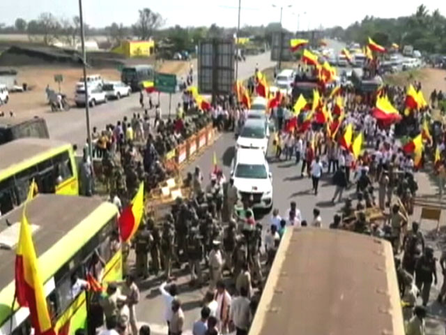 Karnataka, Maharashtra Chief Ministers Spar Over Border Dispute