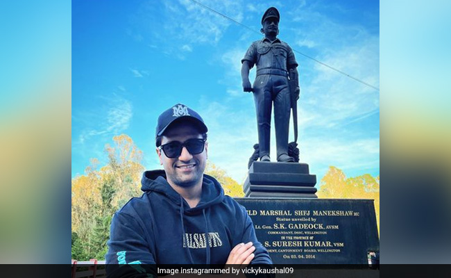 <i>Sam Bahadur</I> Star Vicky Kaushal Poses With Sam Manekshaw's Statue