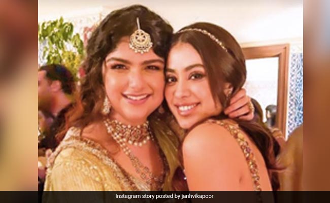 How Janhvi, Khushi And Other Kapoors Wished Anshula On Her Birthday