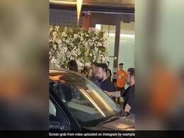 शेरा को साइड करके सलमान खान ने खुद खोला संगीता बिजलानी की गाड़ी का गेट, वीडियो देख लोग बोले- ये क्या था शेरा को साइड करके सलमान खान ने खुद खोला संगीता बिजलानी की गाड़ी का गेट, वीडियो देख लोग बोले- ये क्या था