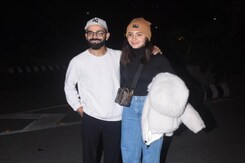 Anushka Sharma And Virat Kohli Wish Paparazzi "Happy Holidays" Anushka Sharma And Virat Kohli Wish Paparazzi "Happy Holidays"