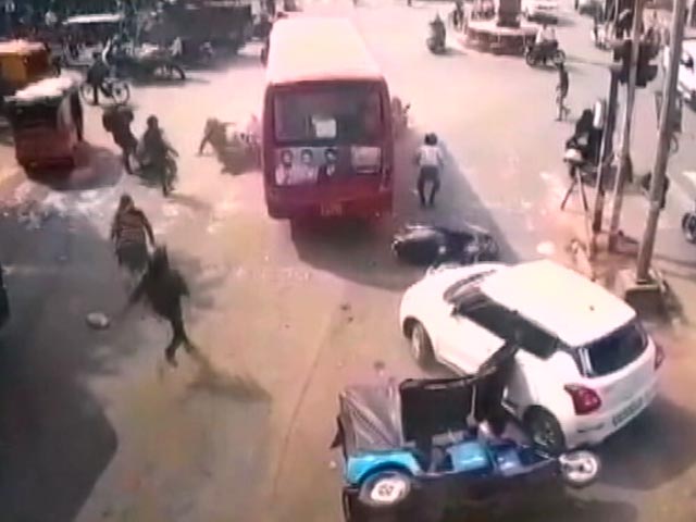 Video: Bus Driver Has Heart Attack, Rams Several Vehicles; 2 Dead