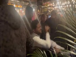 नोएडा: क्लब में दो पक्षों में जमकर हुई मारपीट, सोशल मीडिया पर VIDEO हुआ वायरल नोएडा: क्लब में दो पक्षों में जमकर हुई मारपीट, सोशल मीडिया पर VIDEO हुआ वायरल