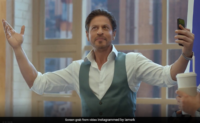 फैन ने फिल्म पठान की रिलीज डेट आगे बढ़ाने की कही बात तो शाहरुख खान ने दिया ये रिएक्शन फैन ने फिल्म पठान की रिलीज डेट आगे बढ़ाने की कही बात तो शाहरुख खान ने दिया ये रिएक्शन