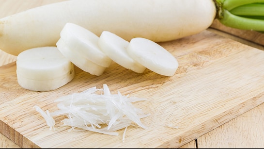 मूली के साथ इन चीजों को कभी ना खाएं, हो सकती है अस्थमा की बीमारी | mooli khane ke kya hai nuksan, bad combination with radish