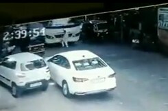 Video: Man Run Over By Bus In Mumbai, Miraculously Escapes Unhurt Video: Man Run Over By Bus In Mumbai, Miraculously Escapes Unhurt