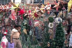 Shoppers Swarm Markets In Kolkata Ahead Of Christmas Shoppers Swarm Markets In Kolkata Ahead Of Christmas