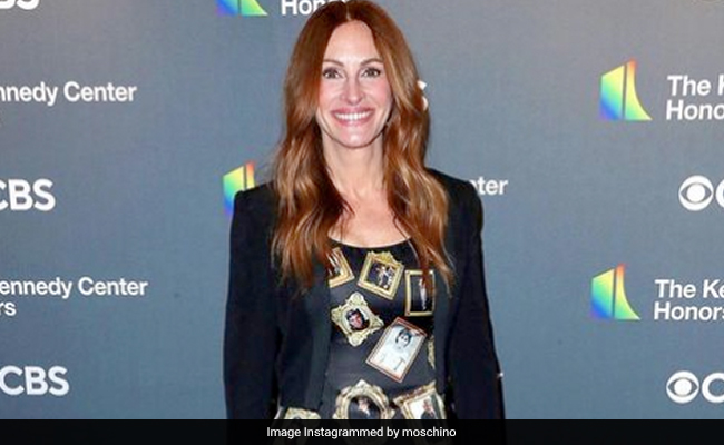 Julia Roberts Wears Stunning Dress Covered In Photos Of George Clooney At Kennedy Center Honors