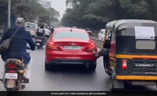 Viral Video: Auto Driver Pushes Mercedes With His Leg, Internet In Splits