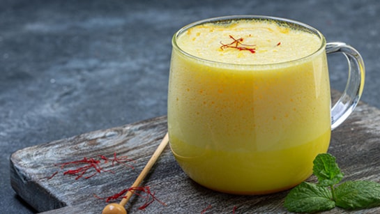 Masala Milk Recipe: सेहत से भरपूर होता है मसाला दूध, शेफ संजीव कपूर से सीख लें रेसिपी, देखें वीडियो