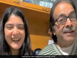 Father-Daughter's Beautiful Rendition Of Kishore Kumar, Lata Mangeshkar's Song Wins Hearts Online Father-Daughter's Beautiful Rendition Of Kishore Kumar, Lata Mangeshkar's Song Wins Hearts Online