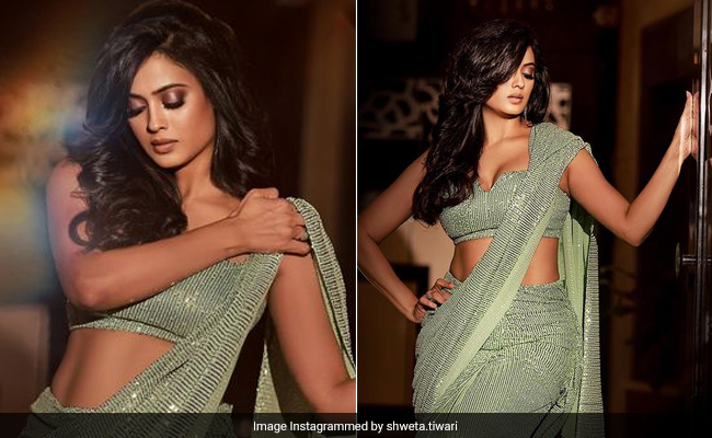Shweta Tiwari Brings The Zing And The Bling In A Glitzy Green <i>Saree</i>