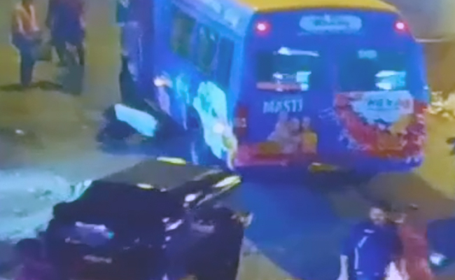 On Camera, Mumbai Man Lunges Under Moving Bus On Busy Road, Dies