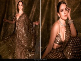 Sanya Malhotra's Beautiful Bronze Mirrored <i>Lehenga</i> Is The Mystical Stuff Our Fashion Dreams Are Made Of Sanya Malhotra's Beautiful Bronze Mirrored <i>Lehenga</i> Is The Mystical Stuff Our Fashion Dreams Are Made Of