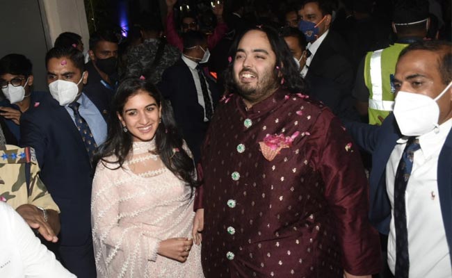 Ranbir-Alia Groove At Anant Ambani, Radhika Merchant's Engagement