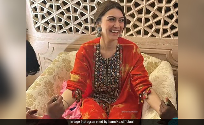 Inside Hansika Motwani's <i>Mehendi</i> Ceremony. See Pics