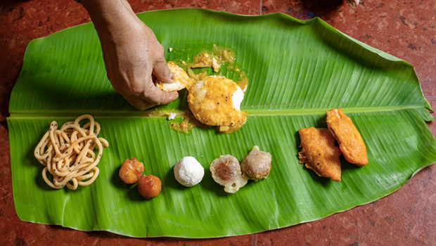 Banana Leaf: केले के पत्ते पर खाने के फायदे के बारे में एक्सपर्ट ने कही ये बात, मिलती है कई बिमारियों से सुरक्षा