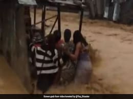 Video : भारी बारिश, बाढ़ से कांगो में 141 की मौत, टूटी सड़कें, जनजीवन बेहाल Video : भारी बारिश, बाढ़ से कांगो में 141 की मौत, टूटी सड़कें, जनजीवन बेहाल