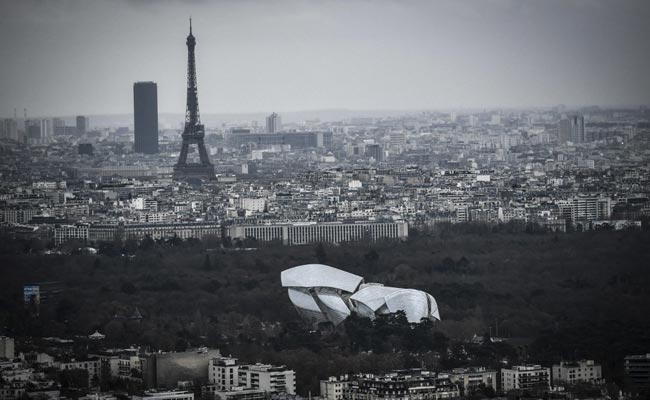 3 Dead In Central Paris Shooting, Gunman Is In 60s