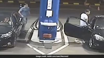 Old Video Of Worker Teaching Man A Lesson Who Refused To Put Cigarette Out  At Gas
