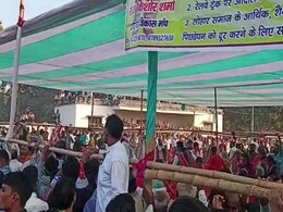 नीतीश कुमार की चुनावी सभा में बवाल,  शिक्षक अभ्यर्थियों के साथ मारपीट, CM ने ऐसे किया डैमेज कंट्रोल नीतीश कुमार की चुनावी सभा में बवाल,  शिक्षक अभ्यर्थियों के साथ मारपीट, CM ने ऐसे किया डैमेज कंट्रोल