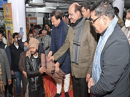 लोकसभा अध्यक्ष ने RML अस्पताल में 'कंबल बैंक' का उद्घाटन कर गरीबों को बांटे कंबल लोकसभा अध्यक्ष ने RML अस्पताल में 'कंबल बैंक' का उद्घाटन कर गरीबों को बांटे कंबल